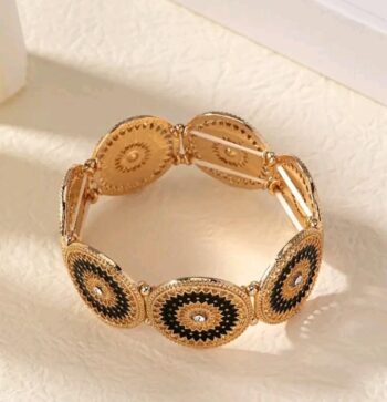 Golden Hollow Flower Pattern Round Bracelet